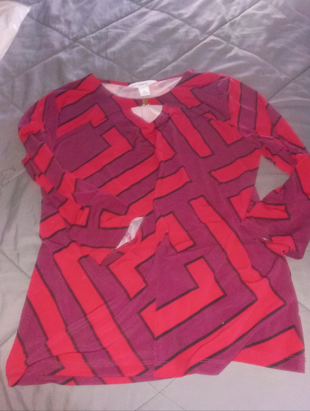 Liz Claiborne Red and Magenta Geometric Long-Sleeve Top